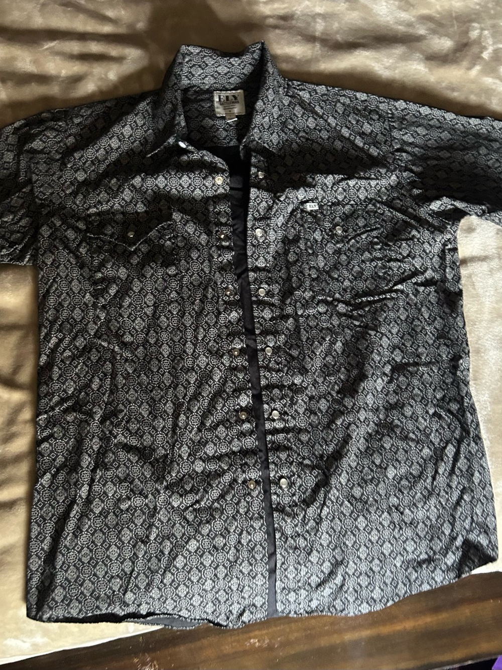 Ely Cattleman Black Short-Sleeve Button-Down with Geometric Print